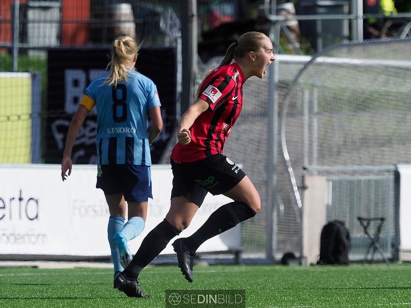 Kosovare Asllani of AC Milan in action during the Women Serie A match  News Photo - Getty Images